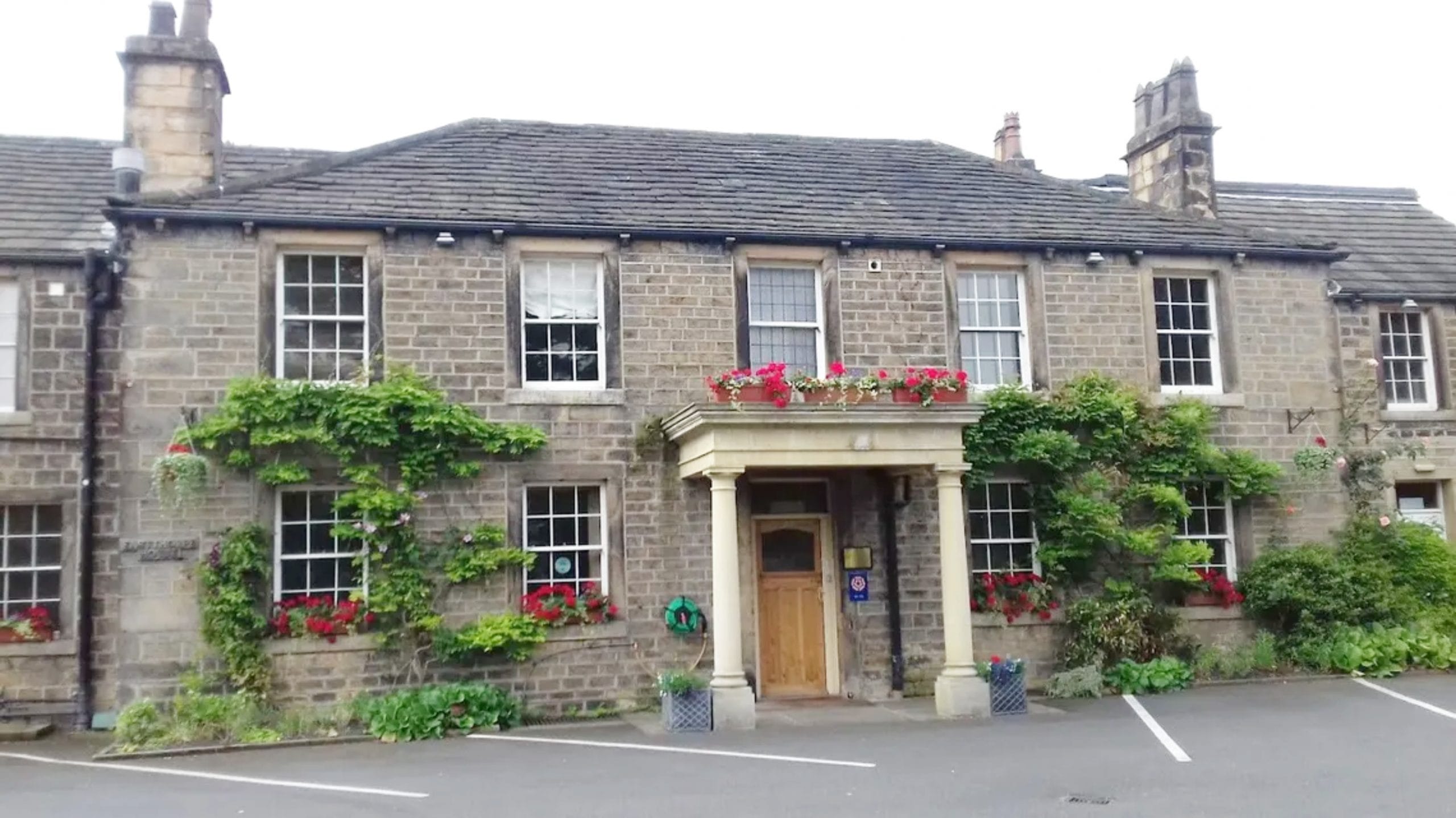 Eastthorpe Hall Entrance of Eastthorpe Hall in Mirfield